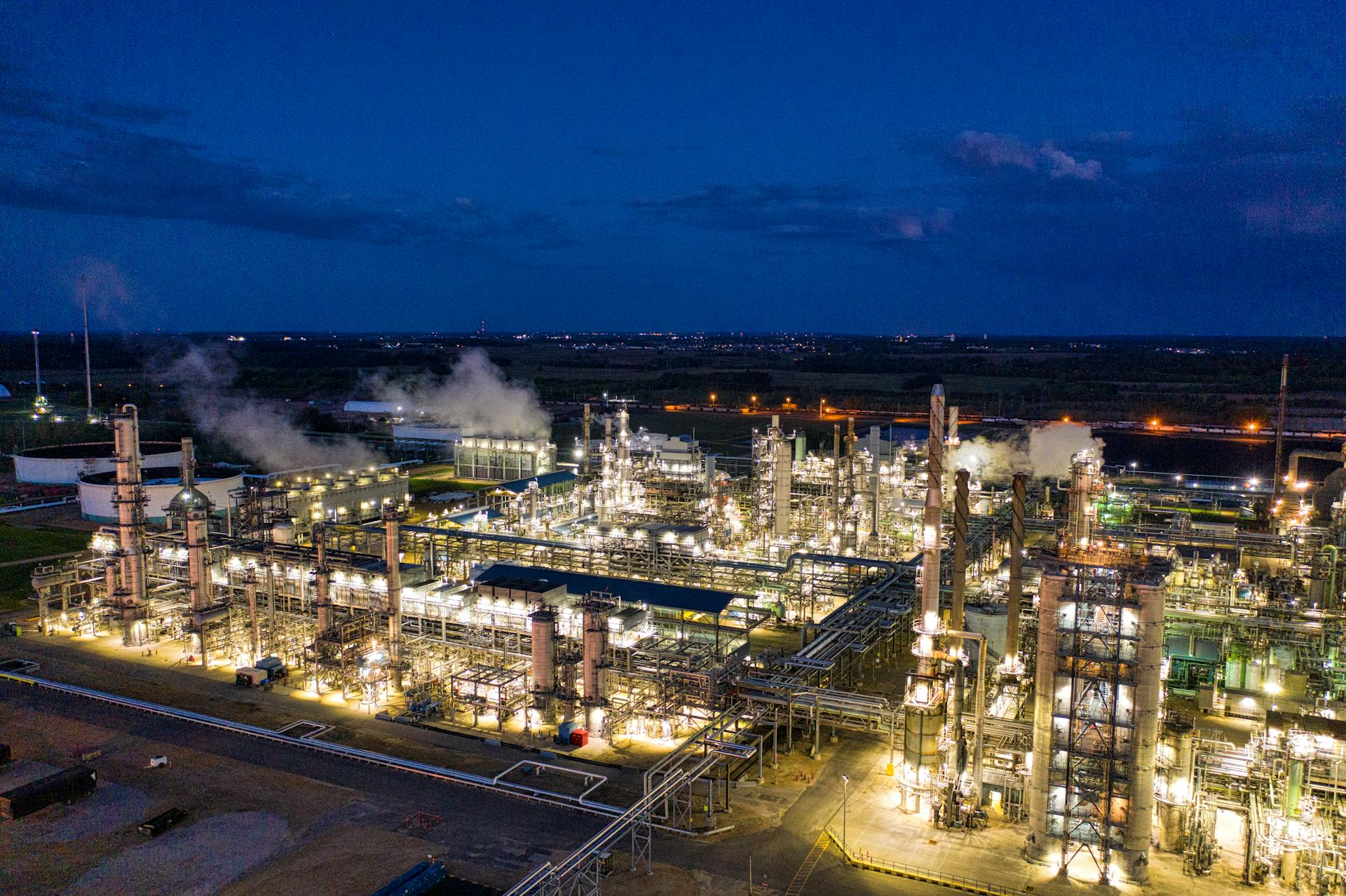 Oil and Gas — industrial refinery